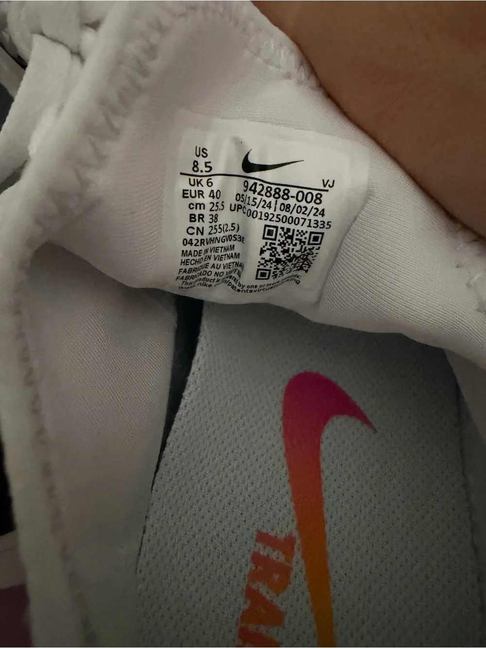 The Nike Wmns Free TR 8’ Laser Fuschia Shoes in size 8.5 are stylish and comfort